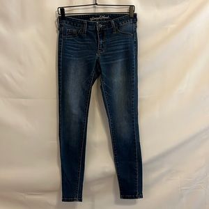 Size 2/26 Short Universal Thread Mid-Rise Jeggings Medium Wash